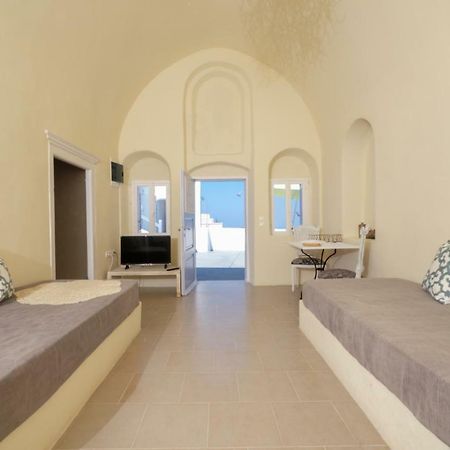 Deltami Santorini Apartment Pyrgos Kallistis Luaran gambar