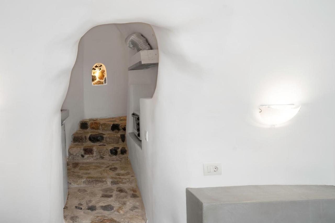 Deltami Santorini Apartment Pyrgos Kallistis Luaran gambar